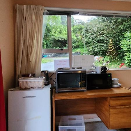 The Treehut At The Rabbithole, Upper Hutt Akatarawa Exterior foto